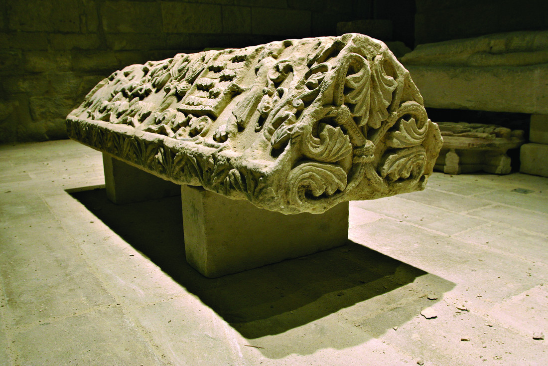 Musée du Donjon, pierre tombale de Javarzay