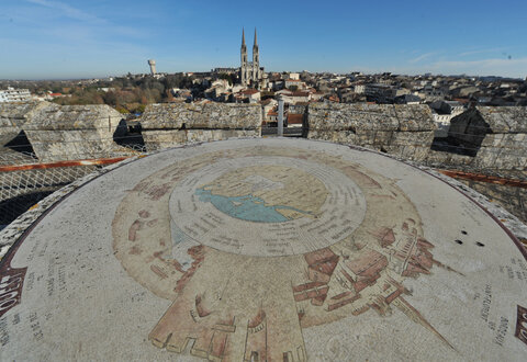 Donjon de Niort, table d'orientation sur la terrasse